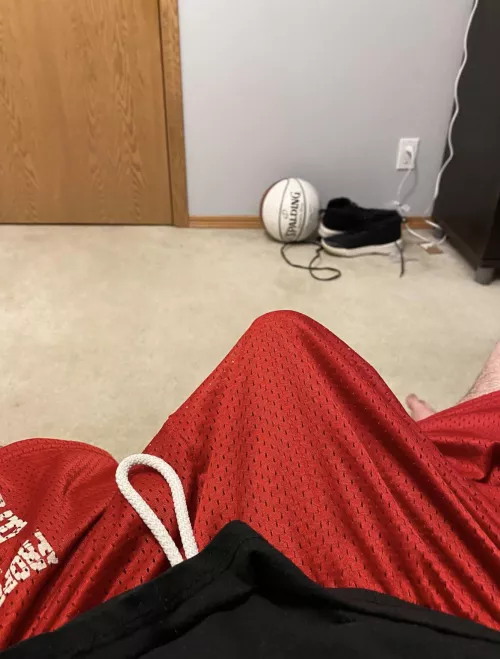 Sup bros. Any dudes wanna nut in basketball shorts with me. Pm me I got snap