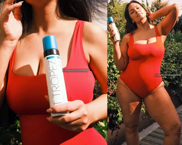 Those curves of Ashley Graham in a red swimsuit 
