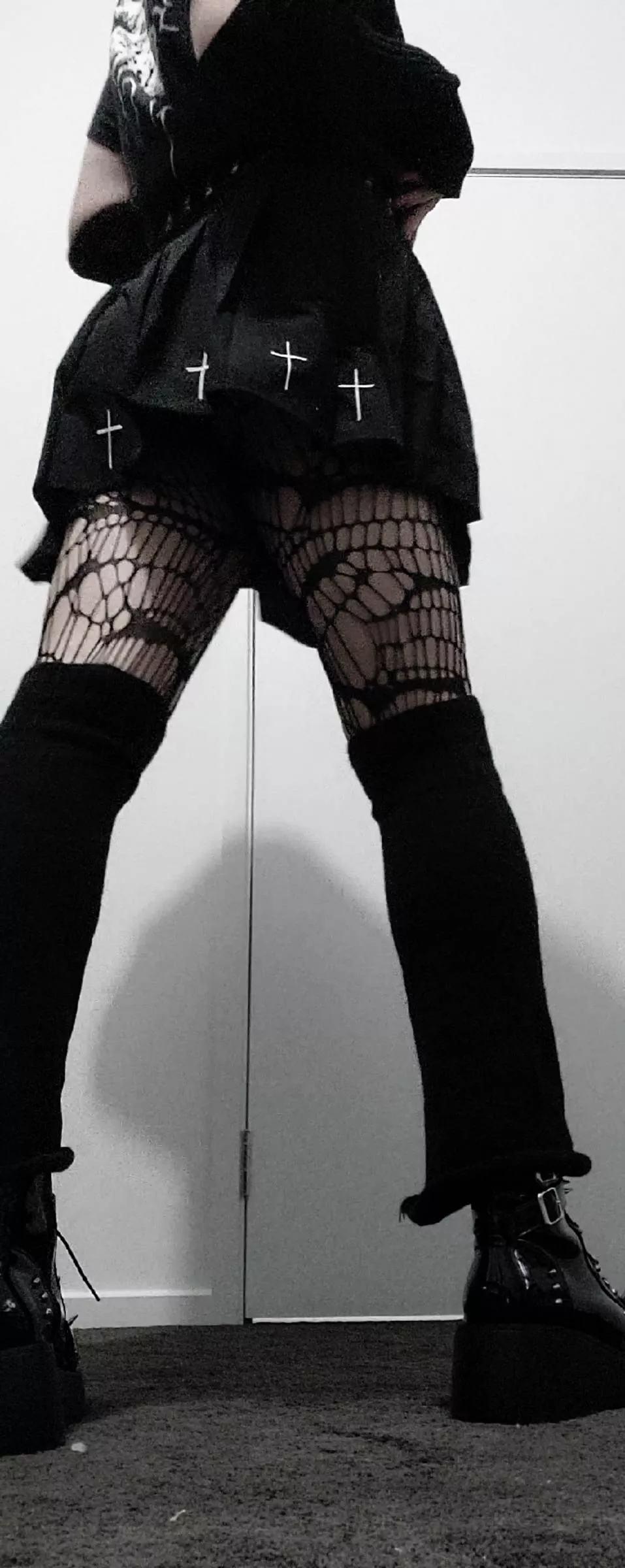 Transfemme, would love to meet other transgirls or girls for hangs 