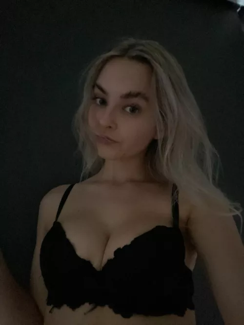 trying to find an older daddy that can fill me up with a creampie before i leave town. can travel for the right guy, hmu for verification