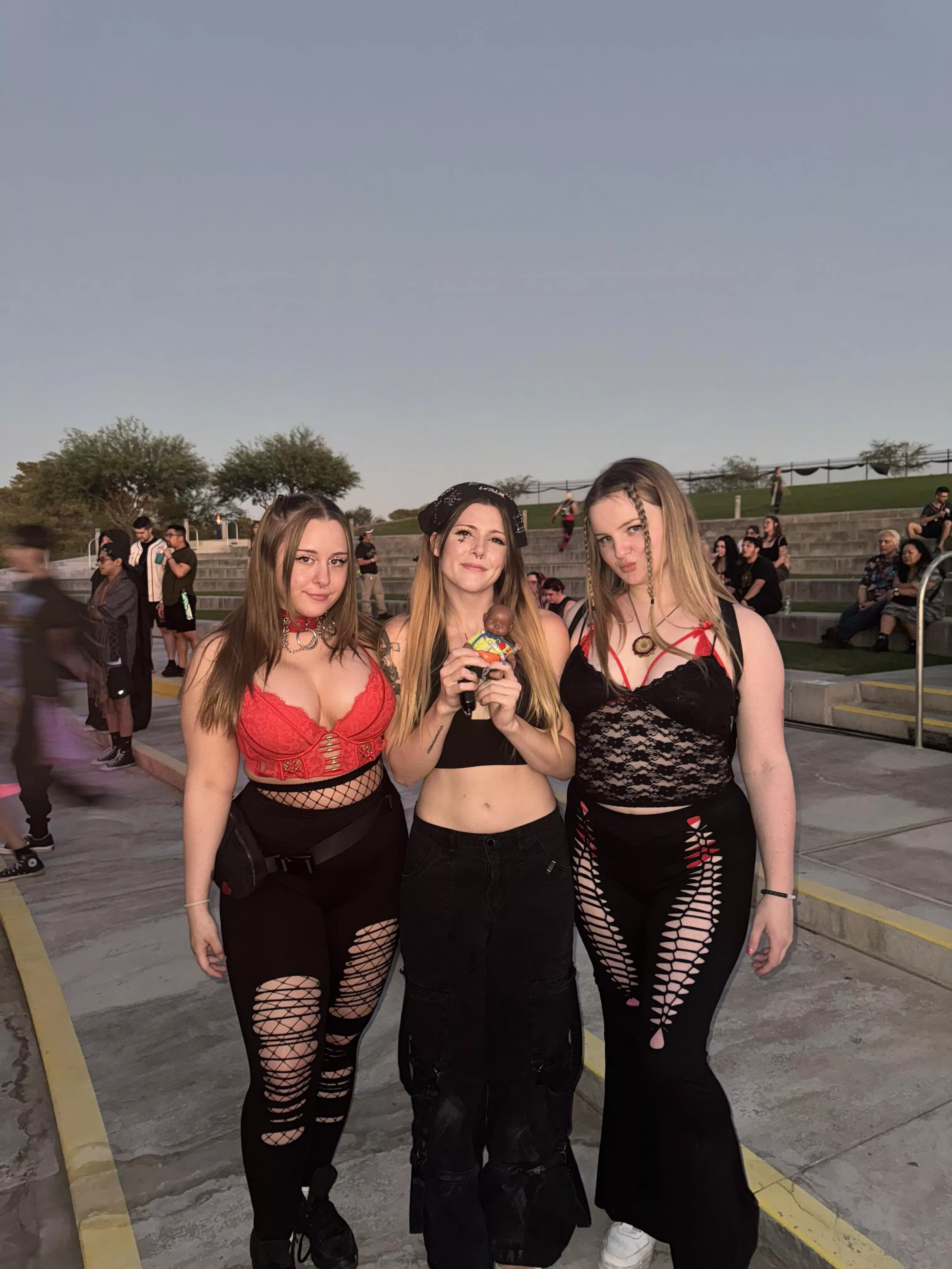 Would you come to a rave with us ? 