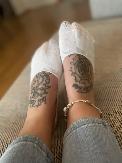 Would you rather message my feet? 😈💭 oc