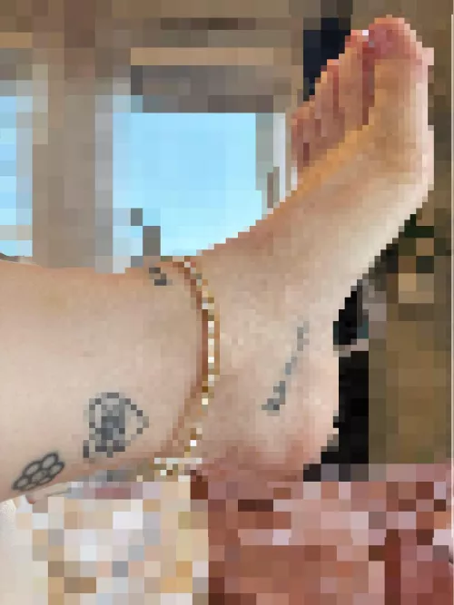 you goon to pixels of my feet and live for denial