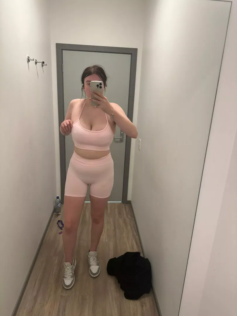 25kgs down
