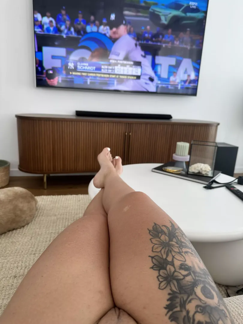 Come watch the World Series with Mommy