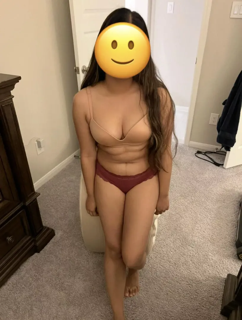 Gharelu wali (f)