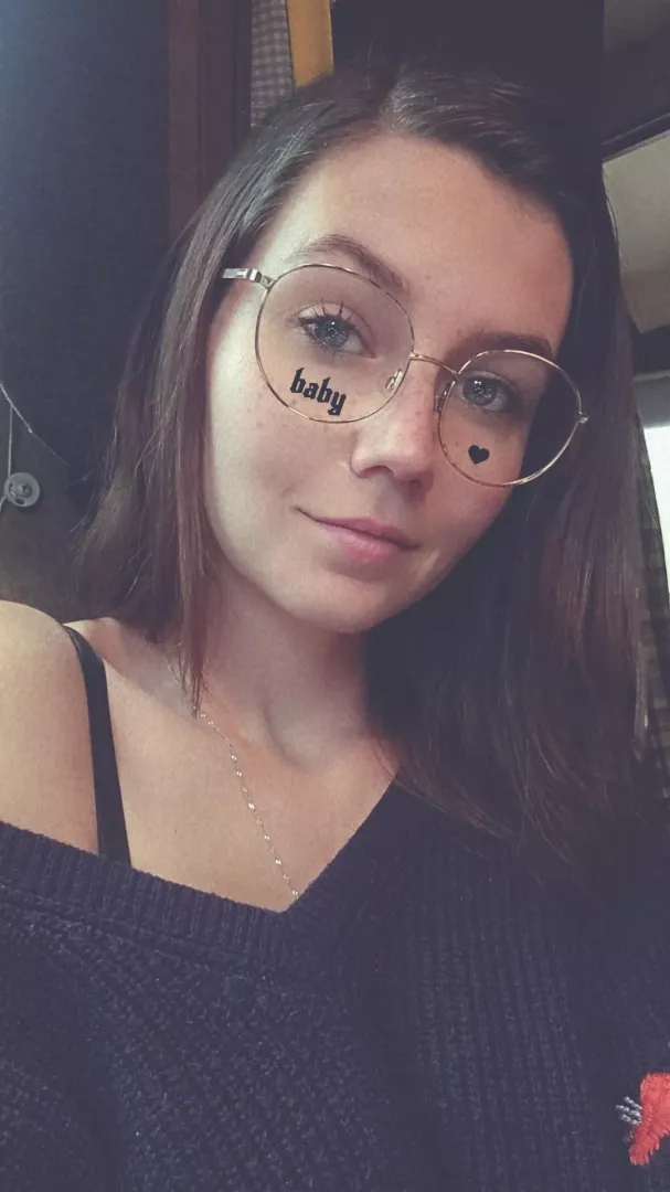 I have no subs to worship me ☹️ I swear I'm not as innocent as I look 🤭 [findom] 