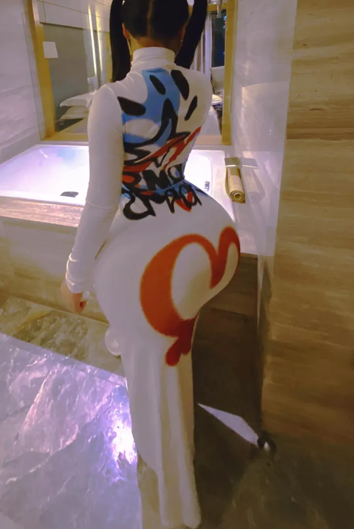 I like to show off my fake booty in the ladies room
