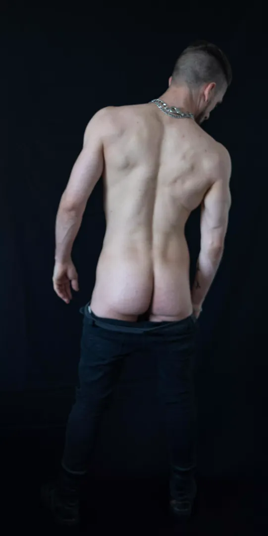 I need a fag who worships my macho ass
