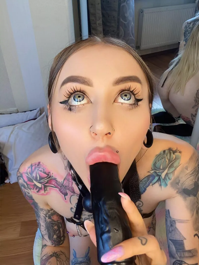 I'm really obsessed with black dildos