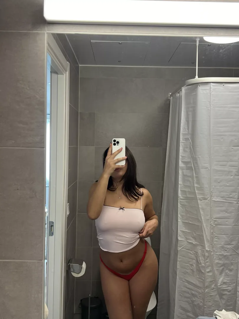 monday morning boobs for you