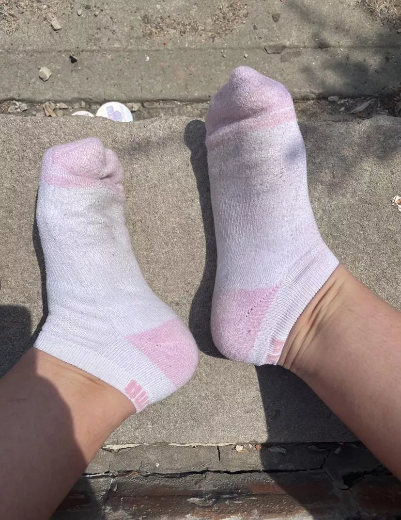 [Selling] Come sit on the steps with me but sniff that enchanting aroma from my stinky, sweaty socks 🤭🧀