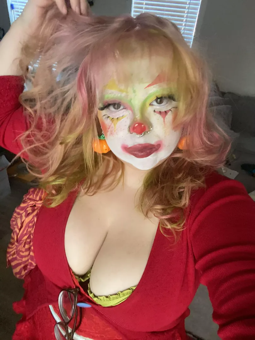 Strawberry the clown 🤡🍓