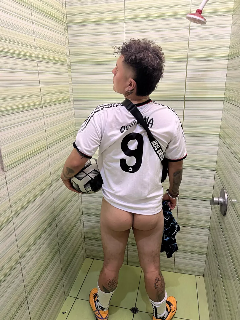 They say soccer players got nice asses, ain't that true? Lol