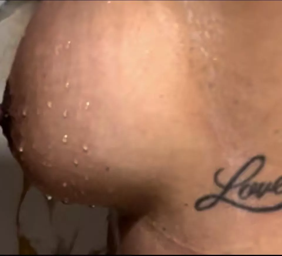 Water drops on side boob ❤️Mia