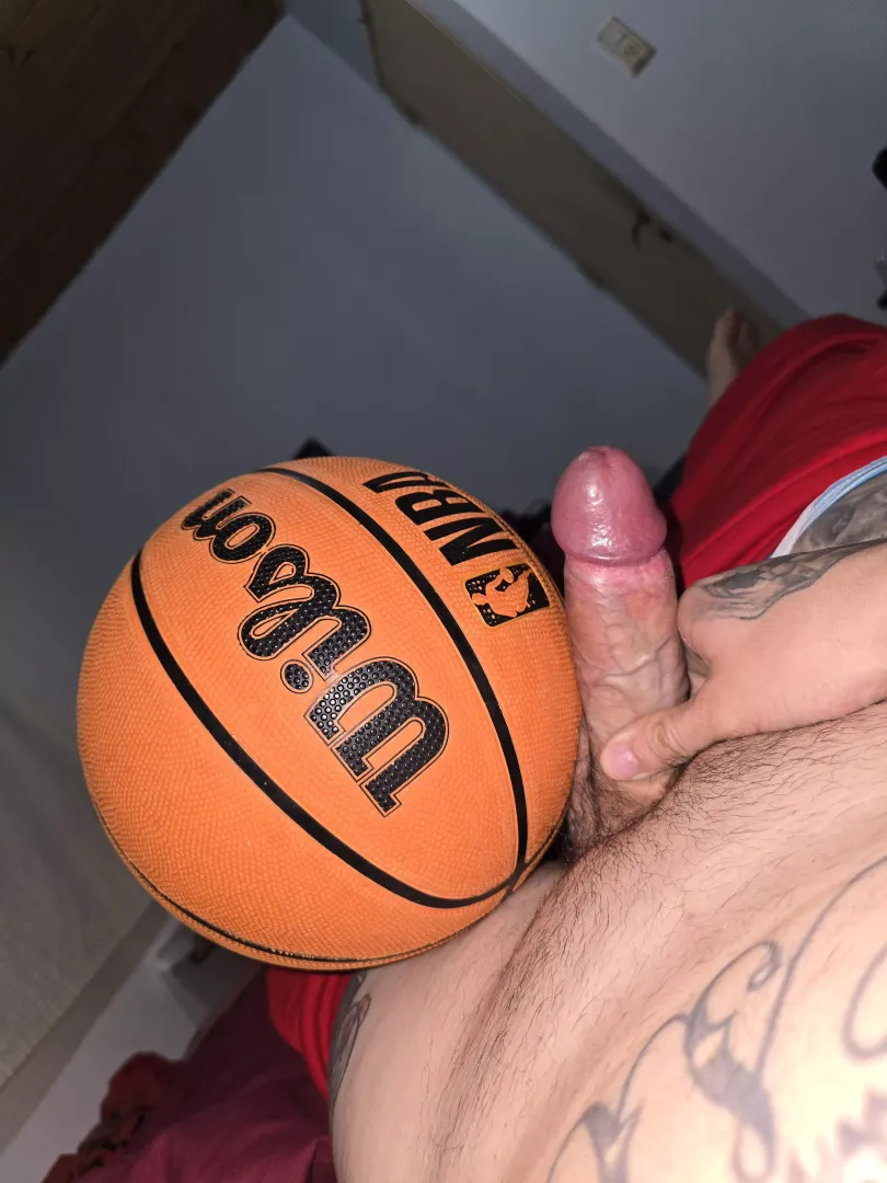 Who likes basketball? 