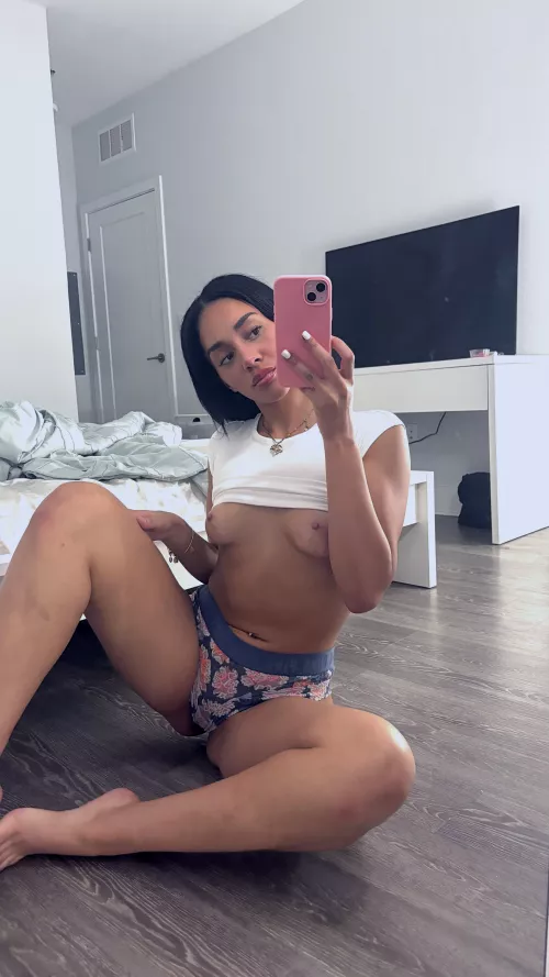 20 [F4M] Looking to get weird and smoke with someone, any volunteers?