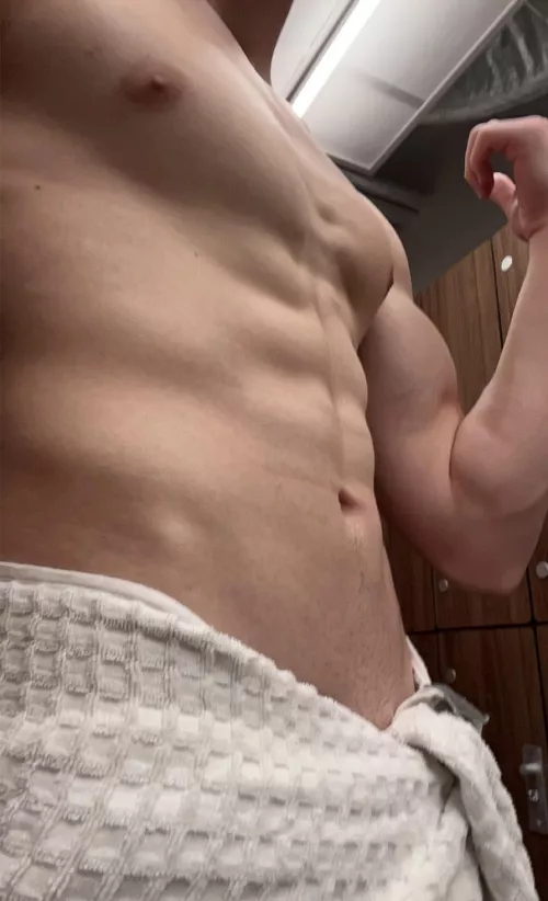 20 i need some fit gym bros to motivate me to get back into the gym 