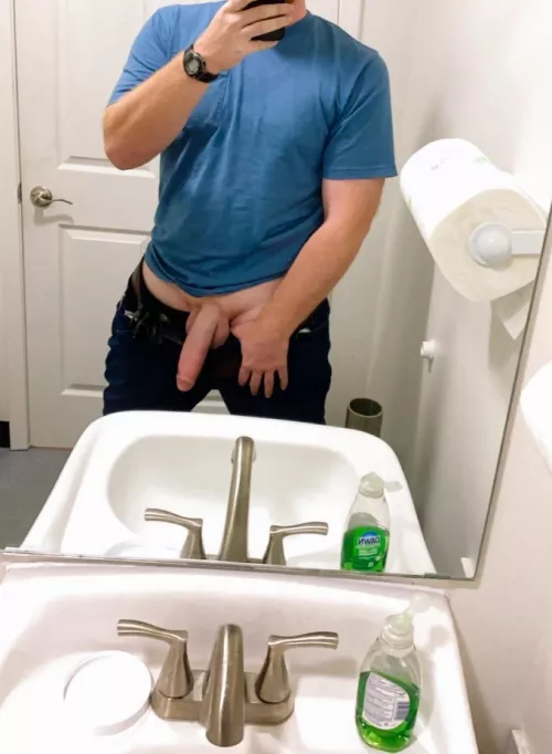 [25] Meet me in the bathroom?👀😋