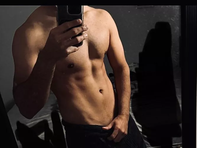 26 [M4F] looking to have fun tonight 