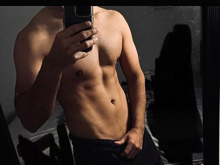 26 [M4F] looking to have fun tonight 