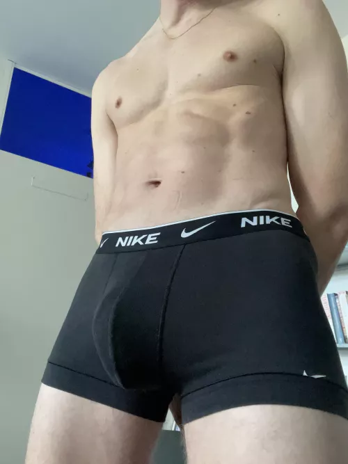 (28) new nike boxer