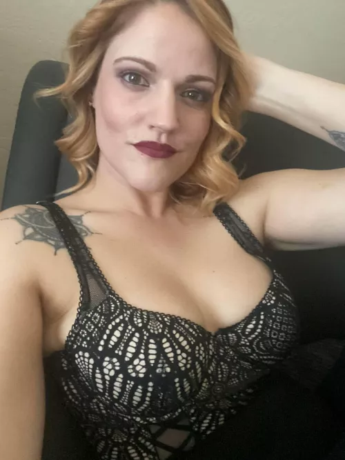 34 years-old mom of 2, be honest, would u smash or pass