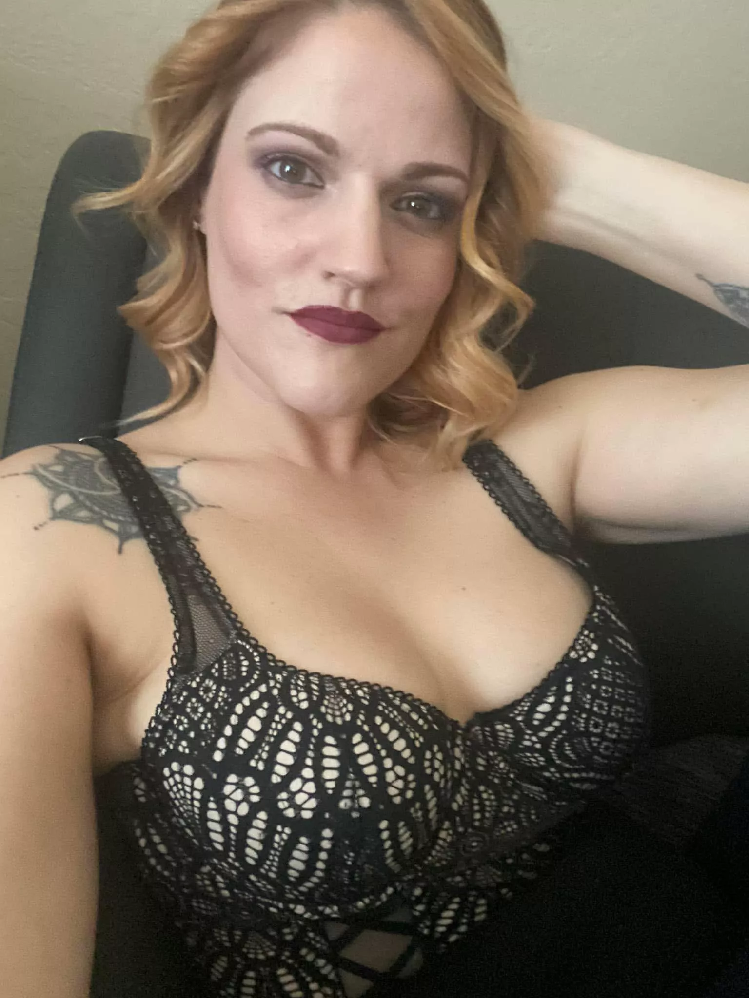 34 years-old mom of 2, be honest, would u smash or pass