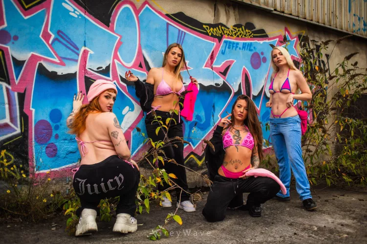 4 lil baddies hanging out in the suburbs 💕 Come see our Spring breakers set ! New video posting tonight , links below 👇🏻 