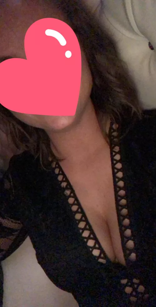 Come check out this busty cowgirl 🤠