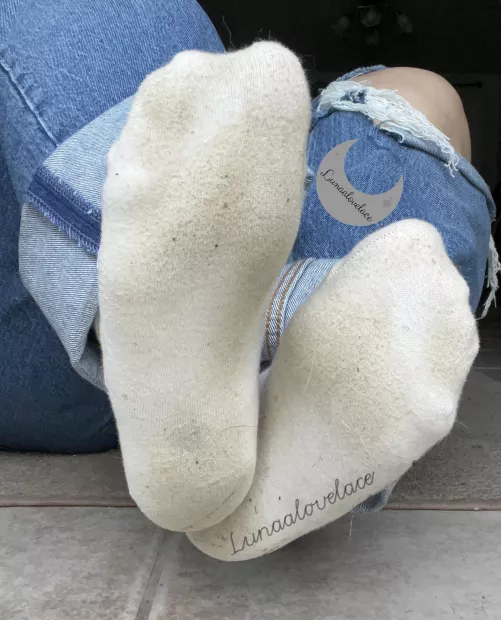Day 2 with these socks, and they’re going to a show tonight so they’ll be extra smelly tomorrow! Claim them now! [SELLING][US][SOCK]