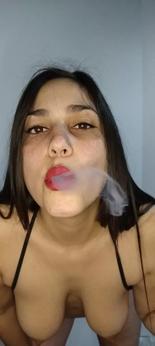 Do you like my steamy red lips? 💋🌬️🚬🔥