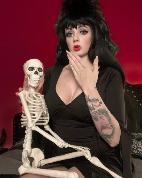 Elvira by ElizawitchCosplay 