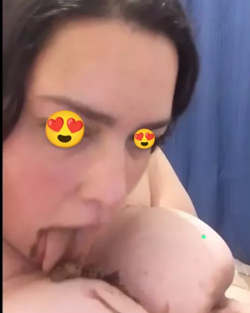 (F) A good daddy's girl always cleans after her own mess 🤎👅💩😍😍😍