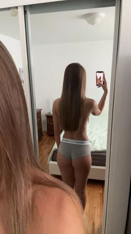 Feeling hot with this mirrored booty back shot of mine