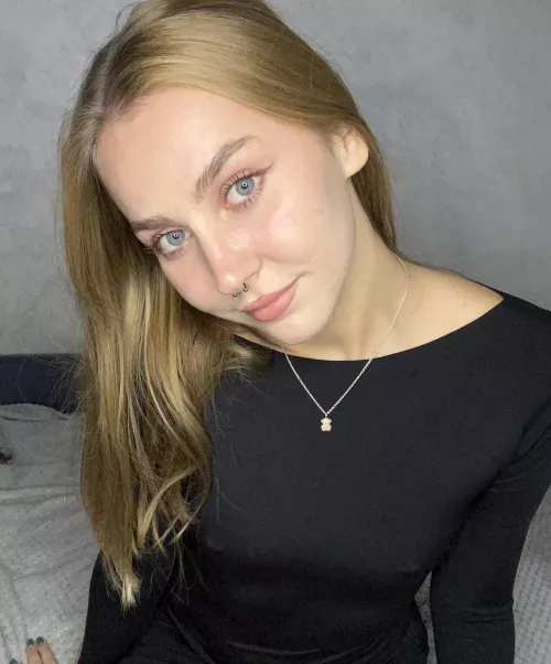 I love when clothes follow the reliefs of the body