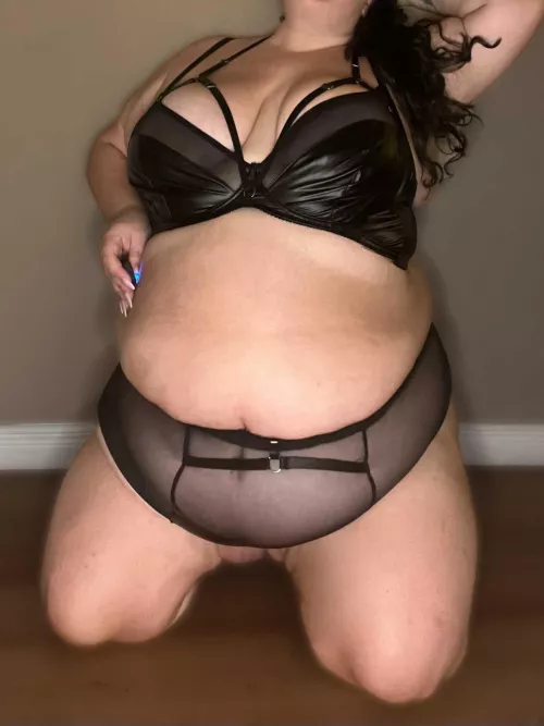 I want to feel your breath on my neck and your hands on my body 🫦