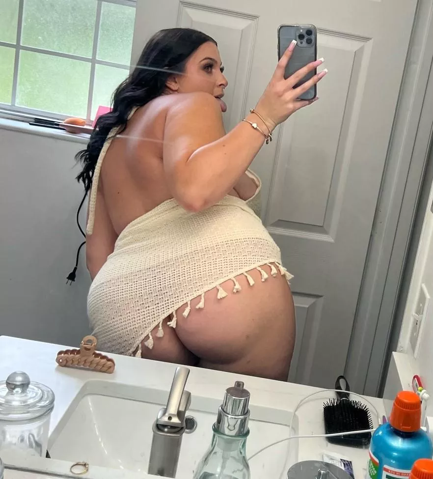 If you are into ass you'll love this