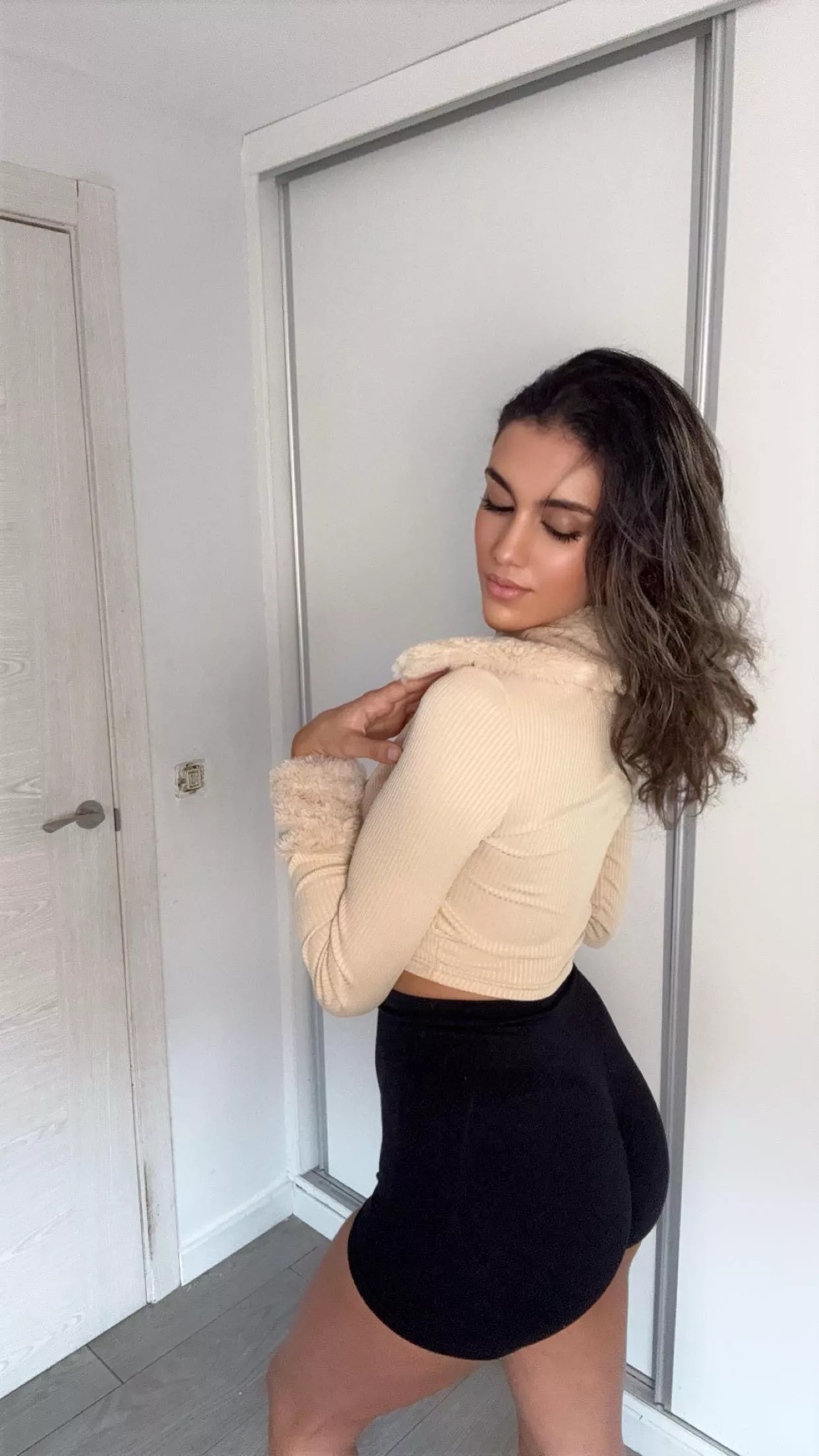 It's really hard to stand out if you only decide to clothe your tight curves away