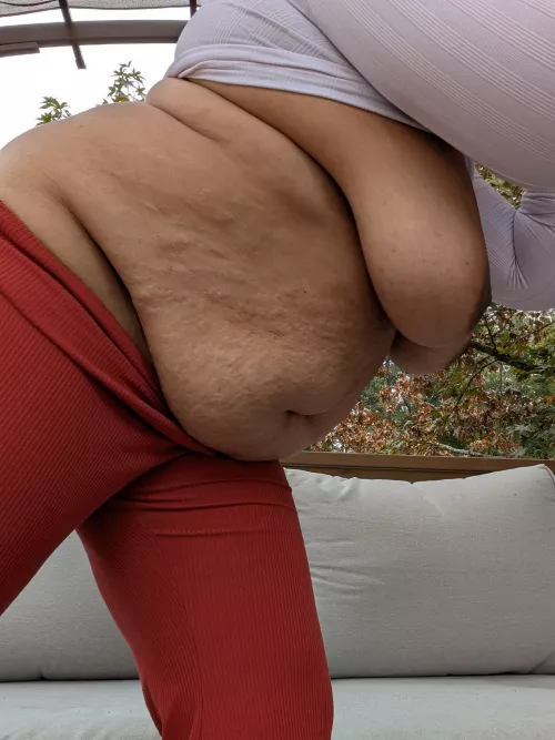 Look how squishy my tummy is 