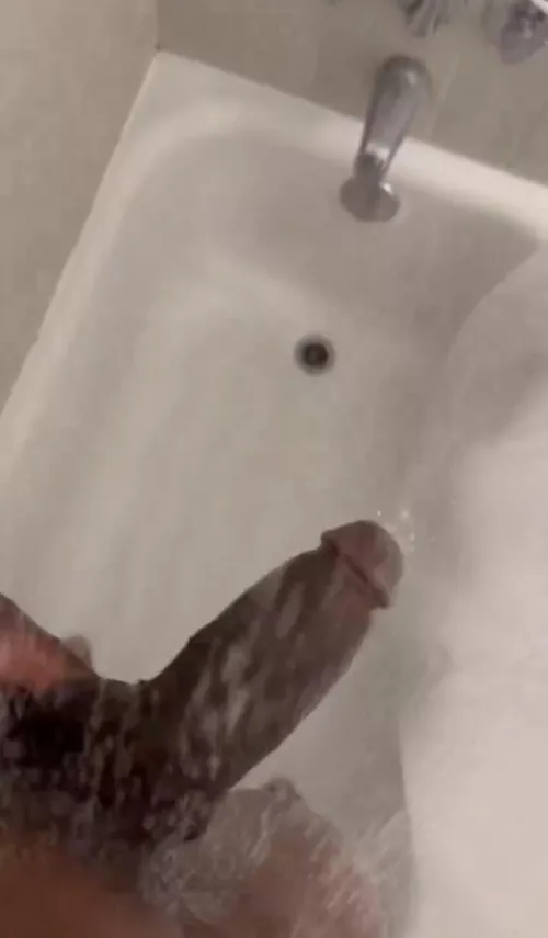 Looking for thick, bbw  milf or cougar. 24M East Detroit in East point area HMU If interested.