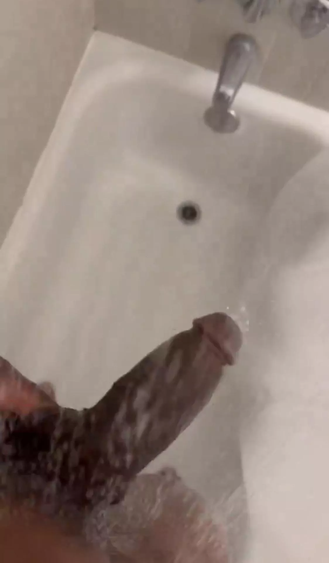 Looking for thick, bbw  milf or cougar. 24M East Detroit in East point area HMU If interested.