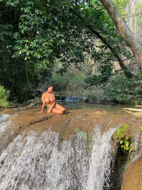 my body is built for backshots :3