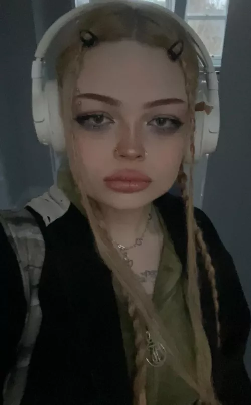 On your knees like the pathetic dog you are. Beg like a bitch to have the privilege to worship this young bratty British princess. 🇬🇧😇