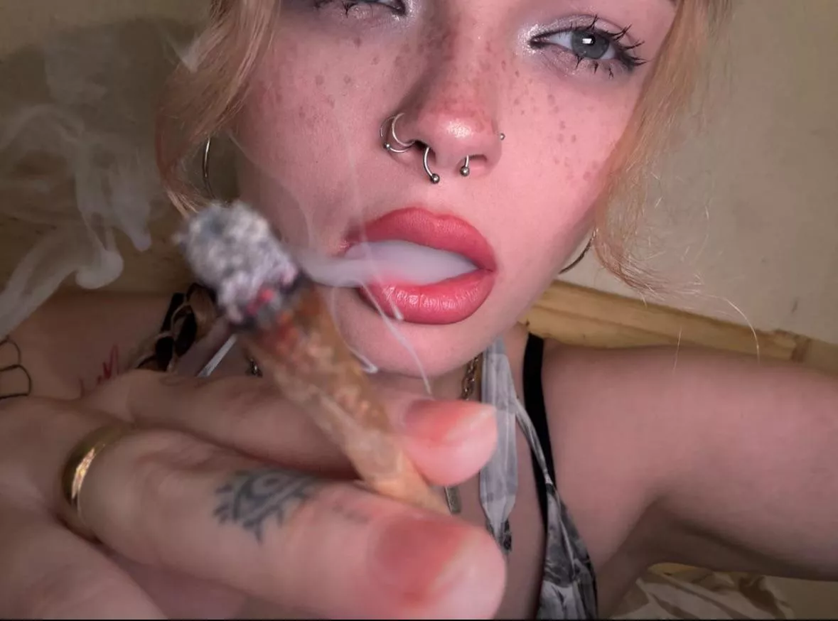 On your knees like the pathetic dog you are. Beg like a bitch to have the privilege to worship this young bratty British princess. 🇬🇧😇