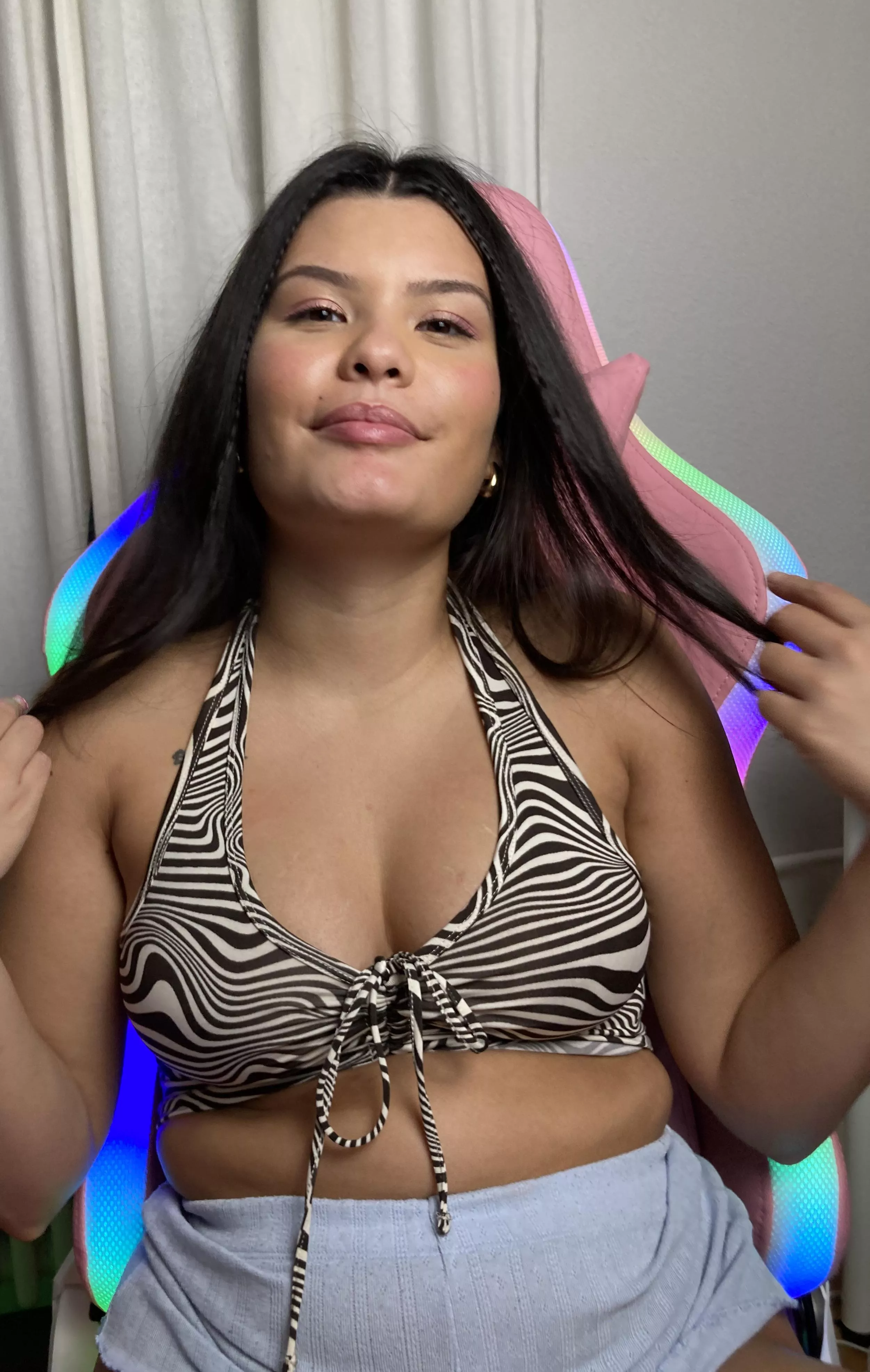 Only say hi if you’re single or willing to cheat (w me 😇)