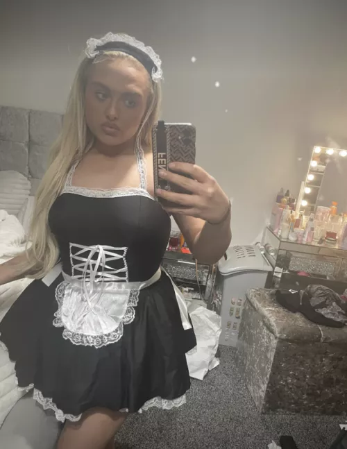 picture this. im your blonde young house maid and im alone with you while your wife has left, do you f*ck me?