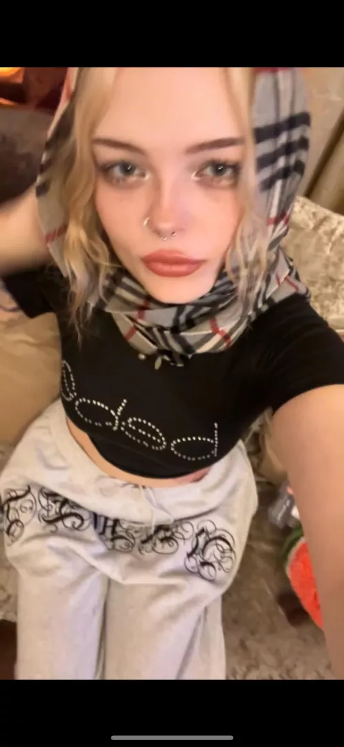 Pretty British bimbo brat to ruin you completely <3