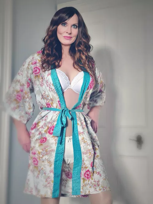 Quick bedroom snap getting dressed........