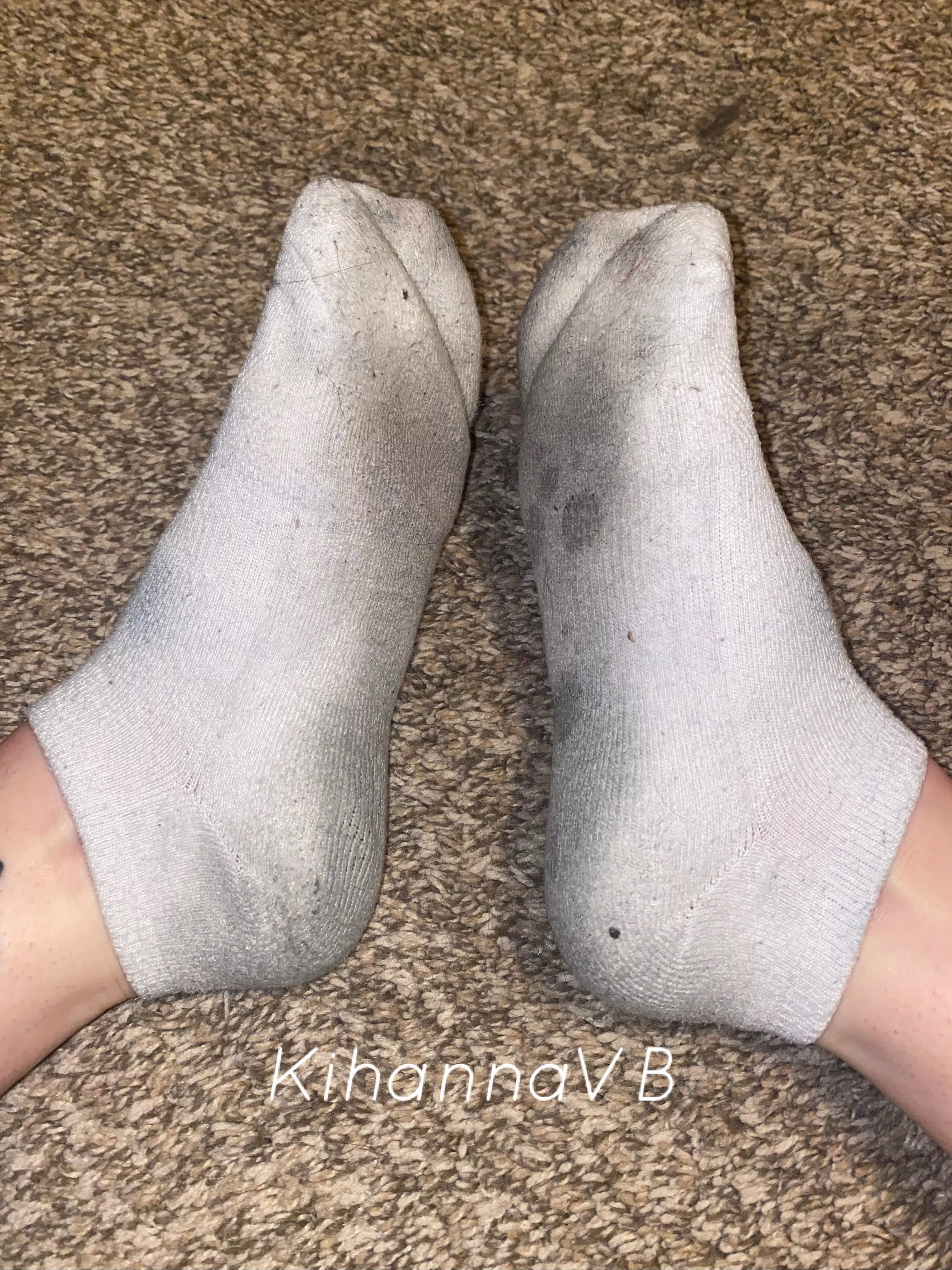 SALE TODAY 2 pairs of worn socks ready to ship for $40. White & gray/white. Chat me to buy [selling]